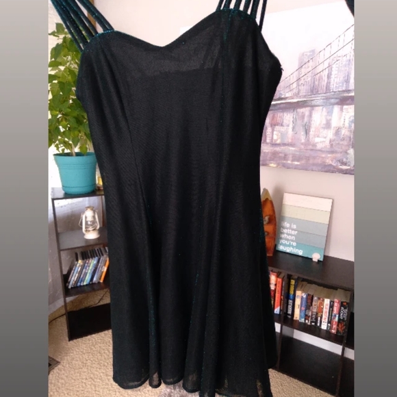 Dress - Picture 3 of 3